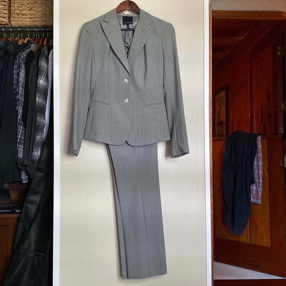 The Limited Women’s Pantsuit. Drew Fit. Gray w/pink & white pinstripes. Size 4.